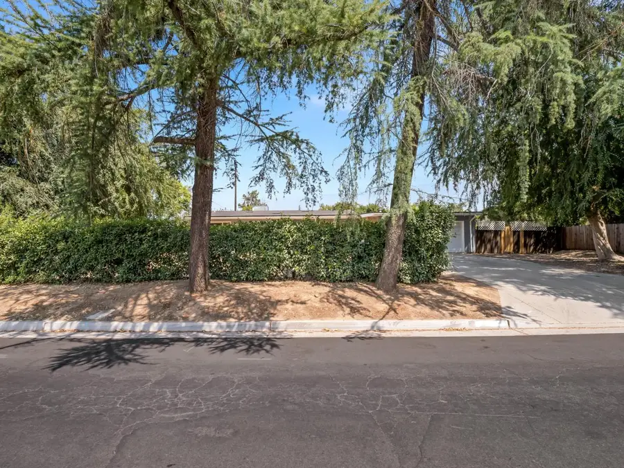 948 W Gettysburg Avenue, Fresno, CA 93705 - #2