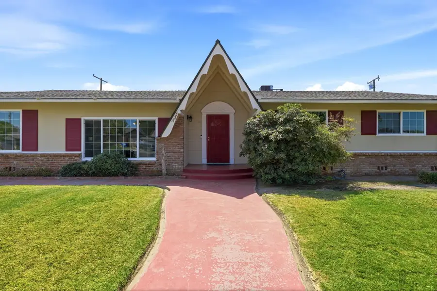 335 E Sycamore Drive, Hanford, CA 93230 - #2