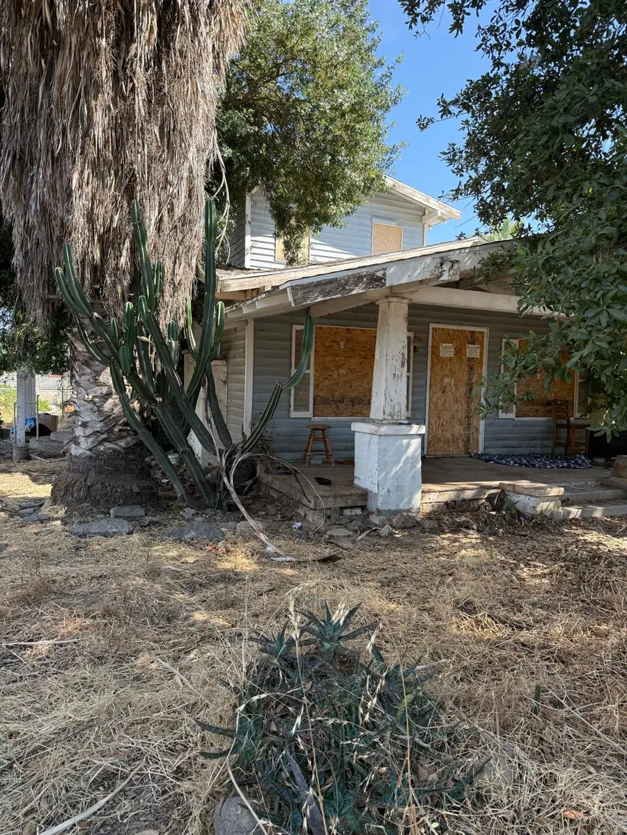 2064 3rd Street, Selma, CA 93662 - #2