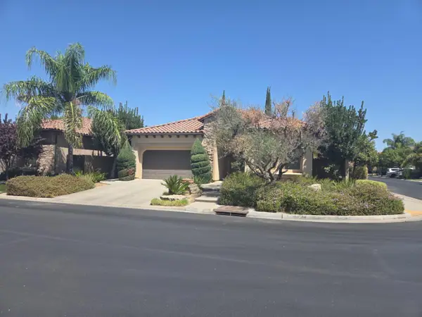 1564 E Via Estrella Drive, Fresno, CA 93730