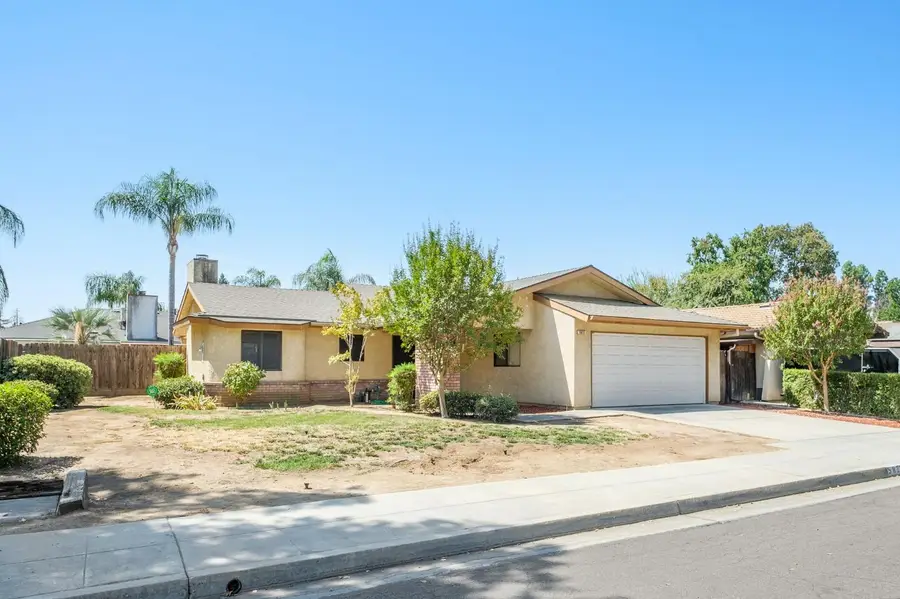 5822 E Grant Avenue, Fresno, CA 93727 - #2