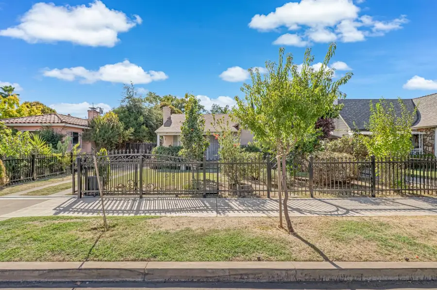 805 N Adoline Avenue, Fresno, CA 93728 - #2