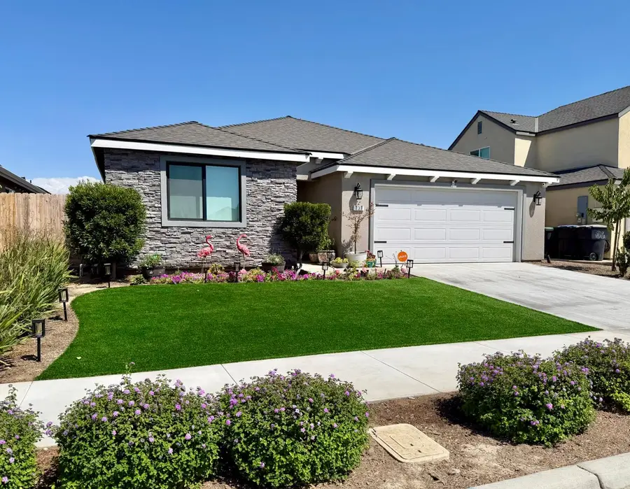 338 Tracy Street, Visalia, CA 93292 - #2