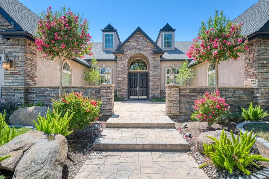 526 W Powers, Clovis, CA 93619 - #2