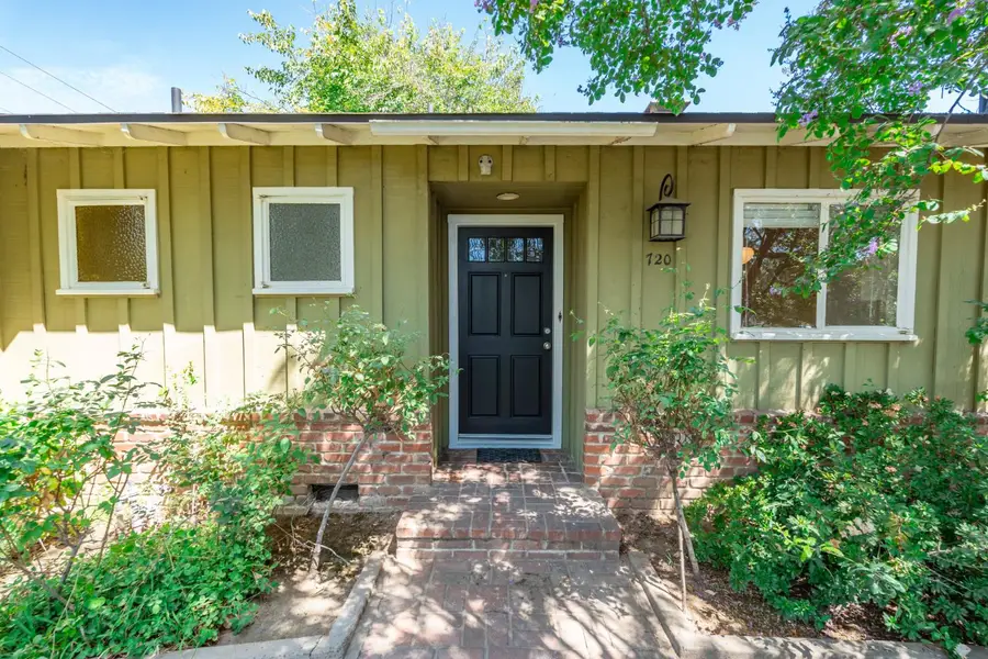 720 W Celeste Avenue, Fresno, CA 93704 - #2