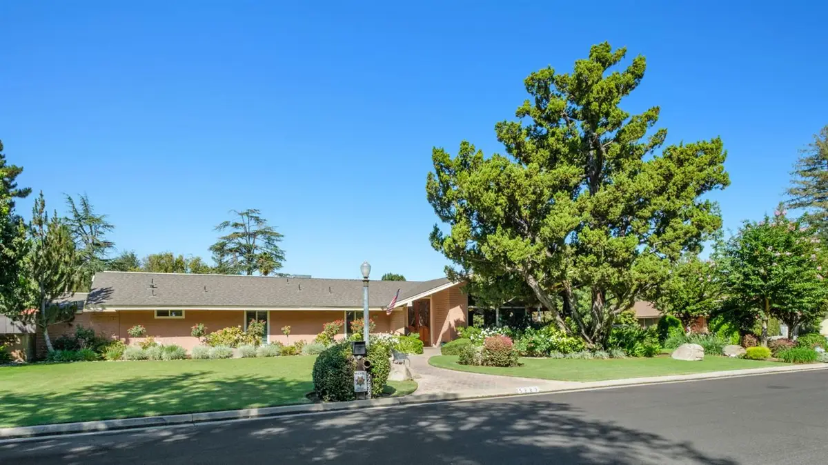 5283 N Pleasant Avenue, Fresno, CA 93711 - #1