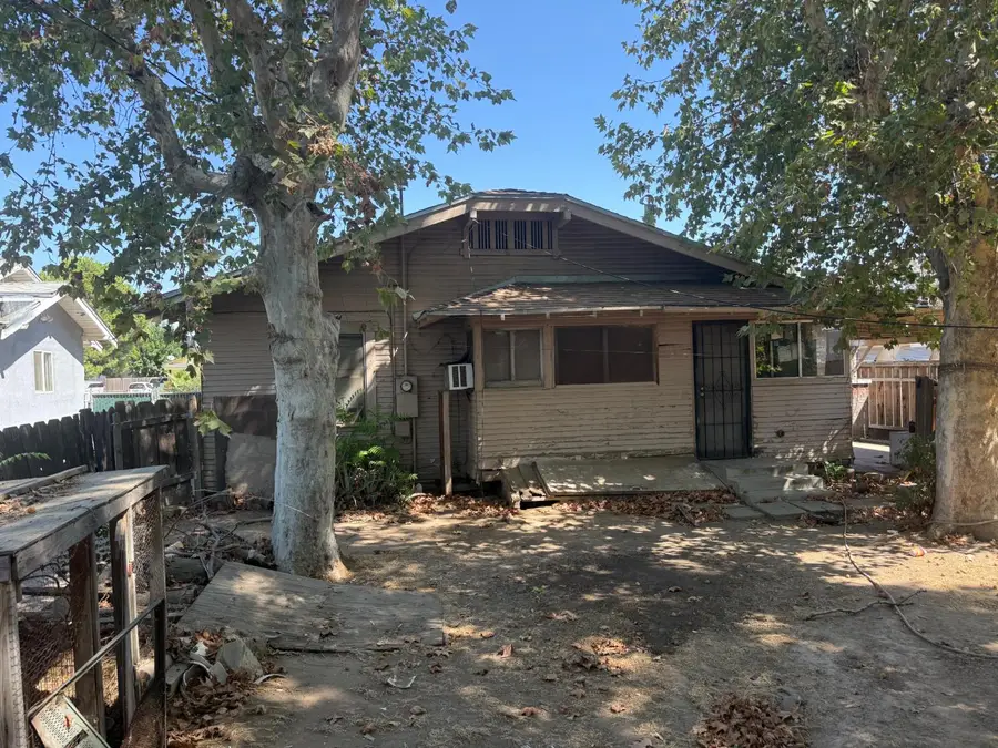 138 E Alhambra Avenue, Fresno, CA 93728 - #2