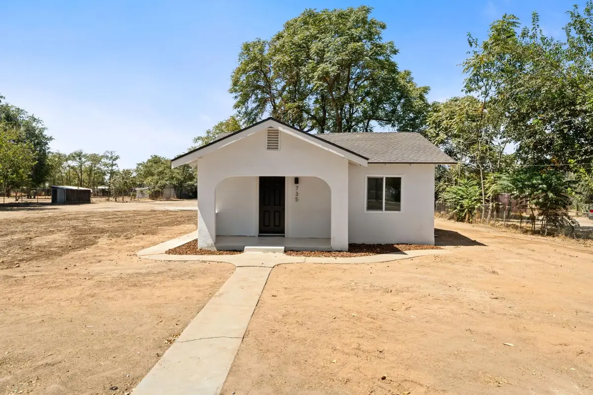 735 N Hughes Avenue, Fresno, CA 93728 - #1