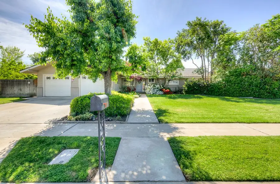 1059 W Stuart Avenue, Fresno, CA 93711 - #2