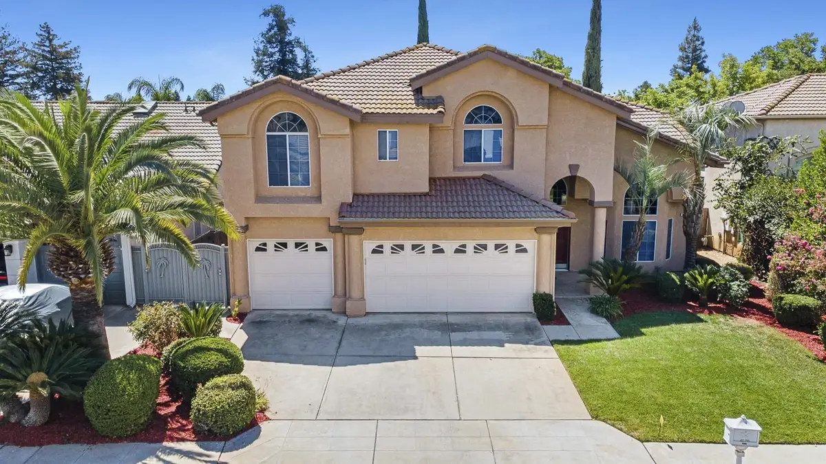 2037 E Lester Avenue, Fresno, CA 93720 - #1