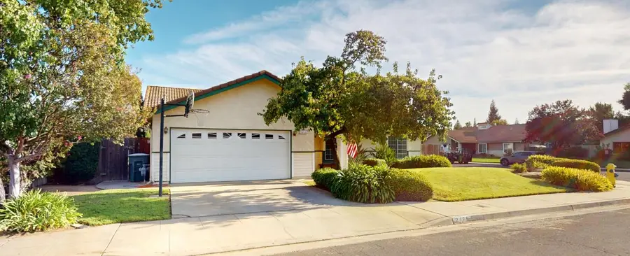 2460 Sample Avenue, Clovis, CA 93611 - #2