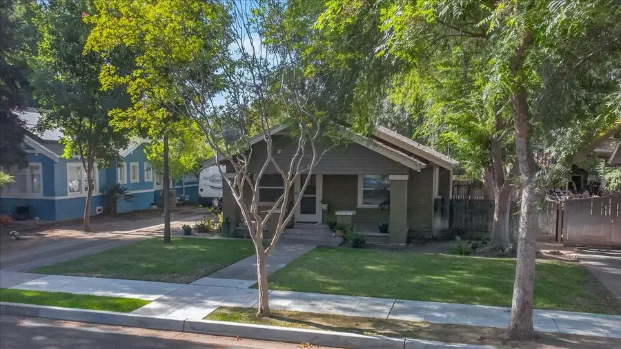 640 E Cambridge Avenue, Fresno, CA 93704 - #3