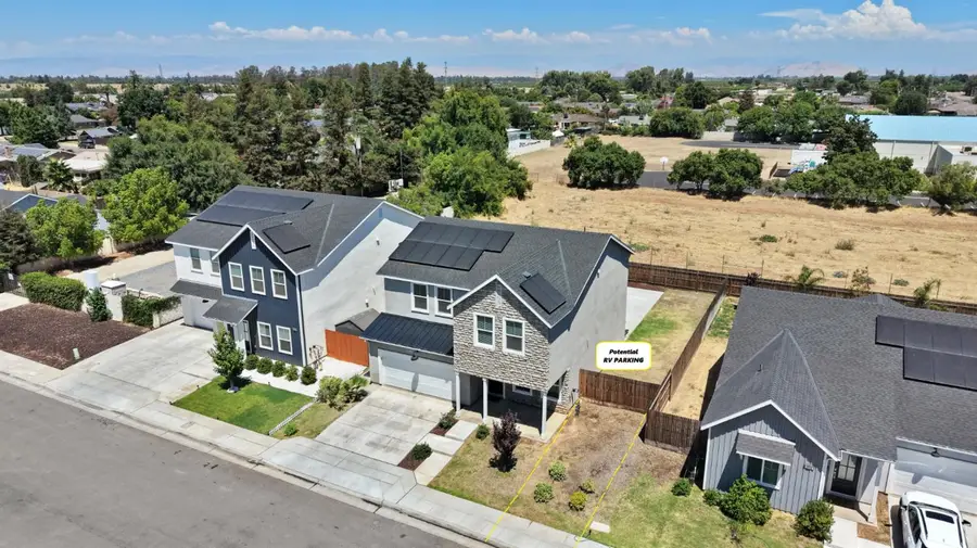 454 S Apricot Avenue, Fresno, CA 93727 - #3
