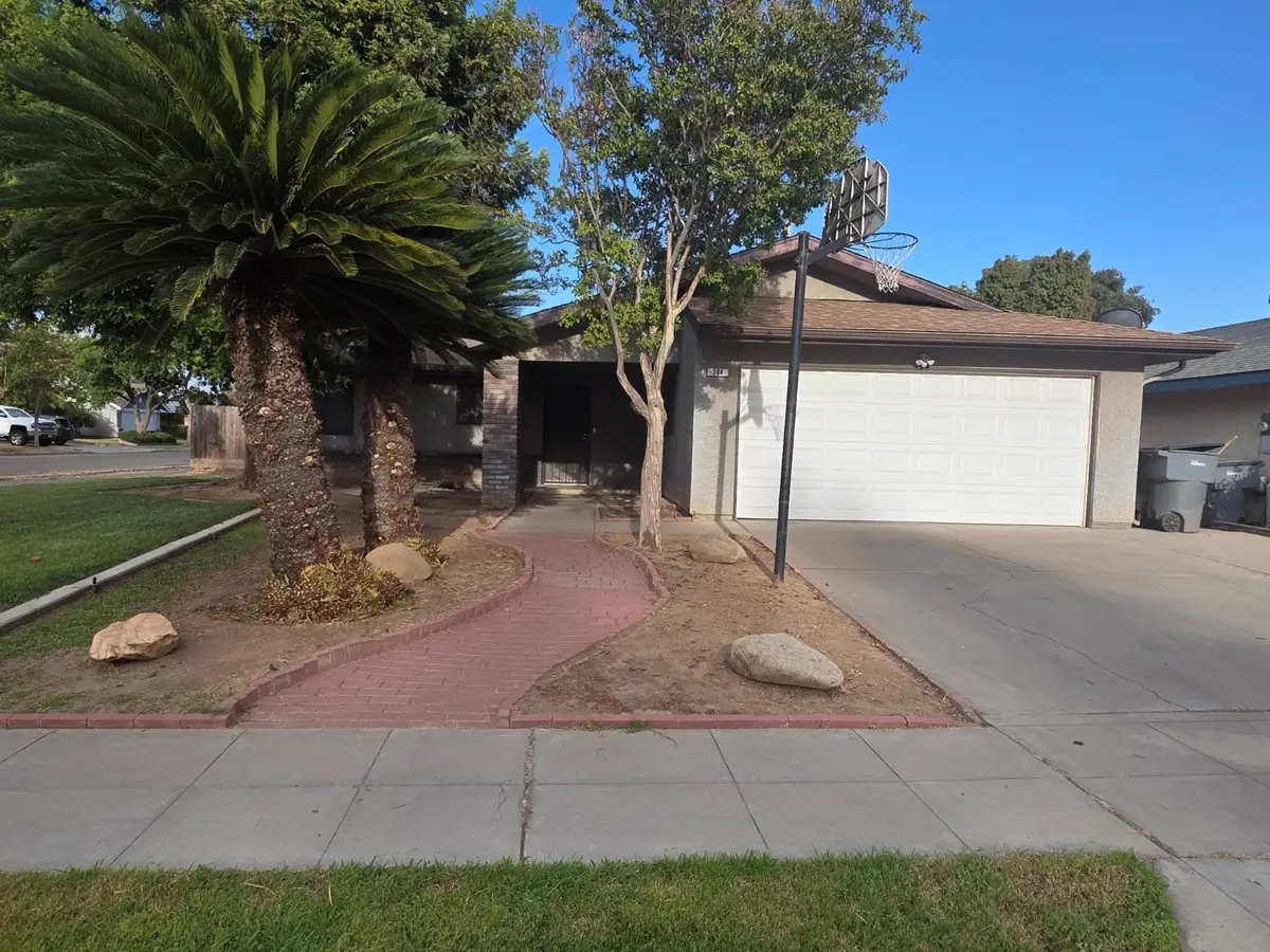 364 N Sunnyside Avenue, Fresno, CA 93727 - #1