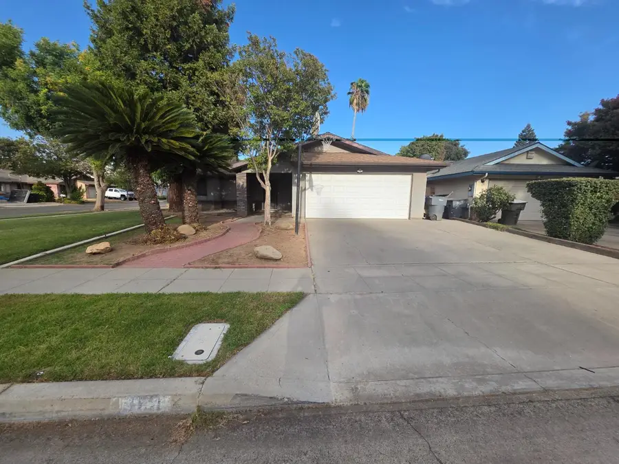 364 N Sunnyside Avenue, Fresno, CA 93727 - #2