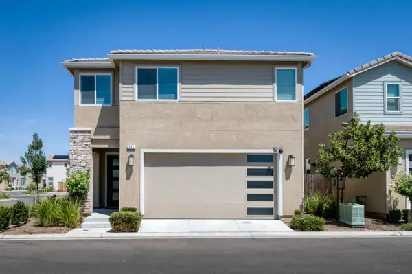 501 Farmhouse Lane, Clovis, CA 93619
