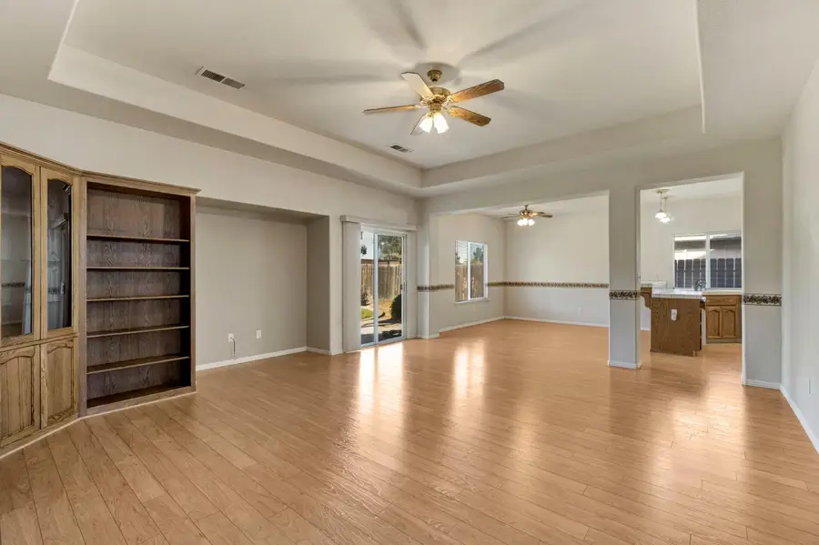 977 Meadow View Road, Hanford, CA 93230 - #2