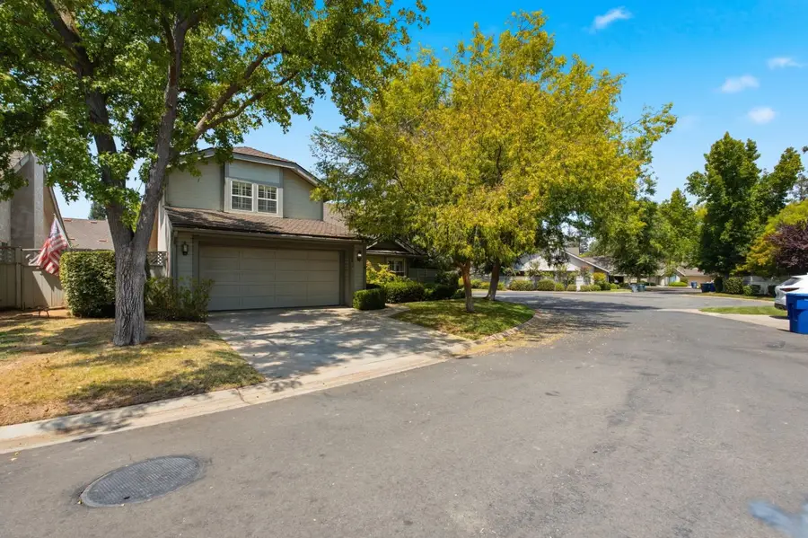 9126 N Stoneridge Lane, Fresno, CA 93720 - #2