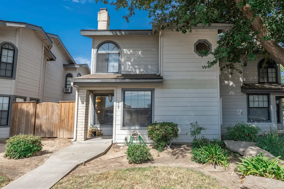 505 S Del Norte Avenue, Kerman, CA 93630 - #1