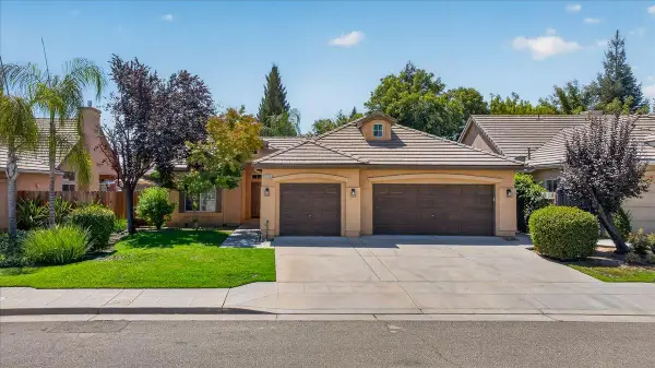 1039 E Hogan Avenue, Fresno, CA 93730