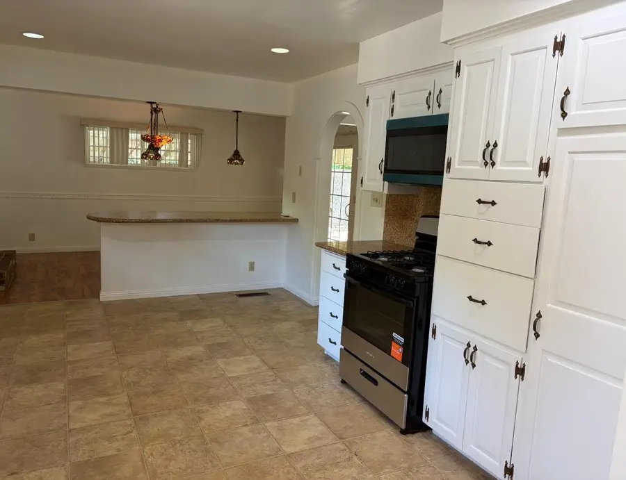 3341 E Pontiac Way, Fresno, CA 93726 - #3