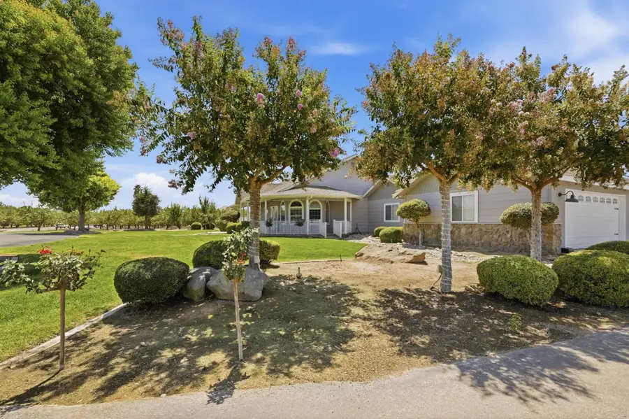 11635 S Amber Avenue, Selma, CA 93662 - #2
