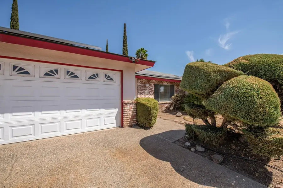 7466 N 4th, Fresno, CA 93720 - #2