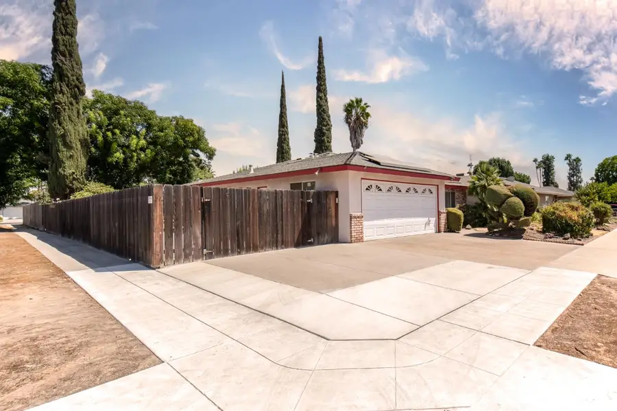 7466 N 4th, Fresno, CA 93720 - #3