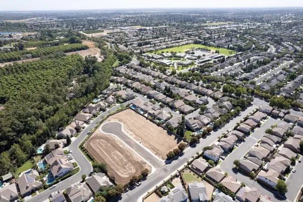 1783 N Preuss Avenue, Clovis, CA 93619