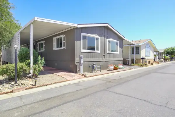 860 E Grangeville Boulevard #44, Hanford, CA 93230