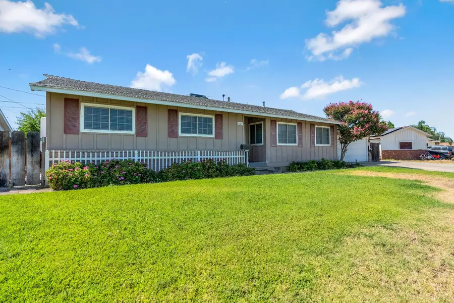 524 Rall Avenue, Clovis, CA 93612 - #2