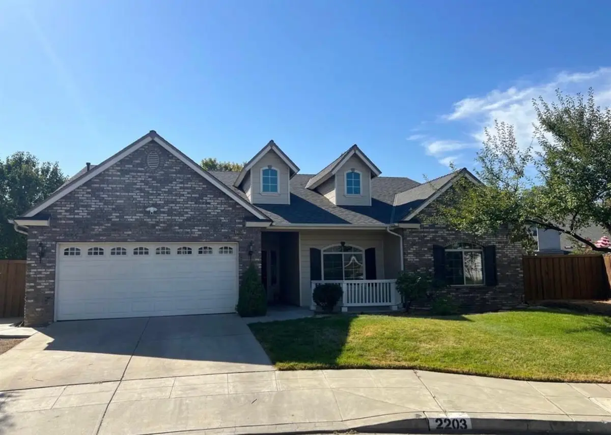 2203 E Goshen Avenue, Fresno, CA 93720 - #1
