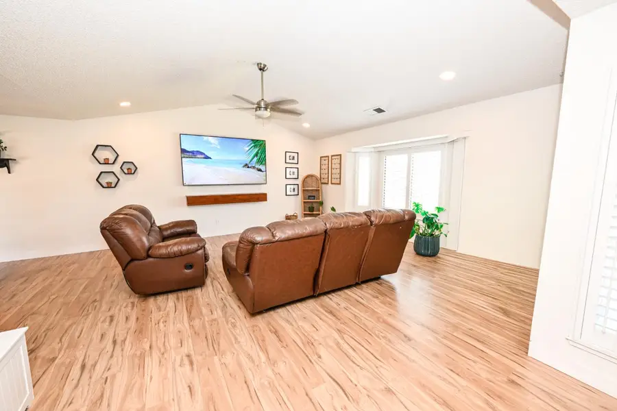 952 Holly Avenue, Clovis, CA 93611 - #2