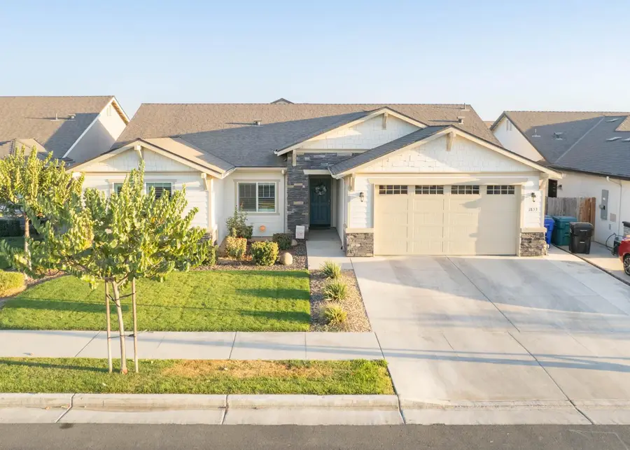 1593 W Date Avenue, Porterville, CA 93257 - #2