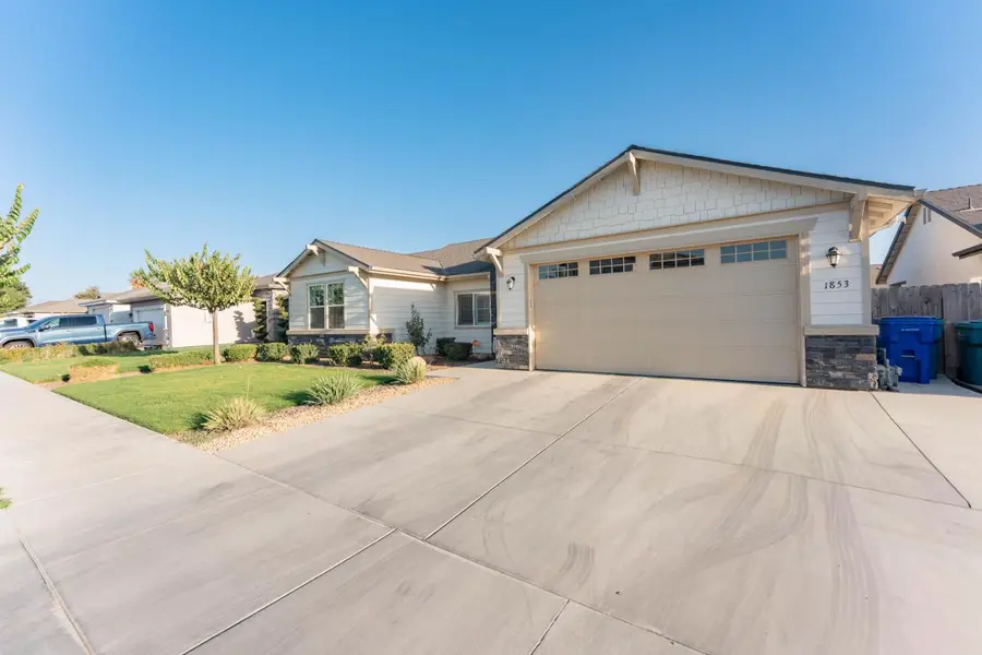1593 W Date Avenue, Porterville, CA 93257 - #3