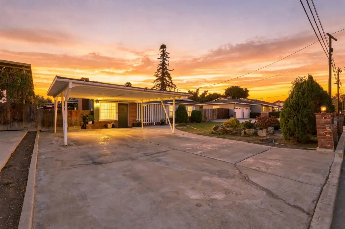 1382 N Oaks St, Tulare, CA 93274 - #1