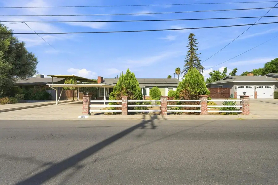 1382 N Oaks St, Tulare, CA 93274 - #2