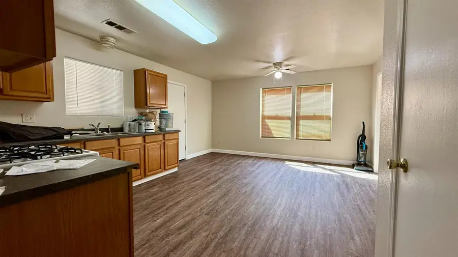 119 W 2nd Street, Hanford, CA 93230 - #3