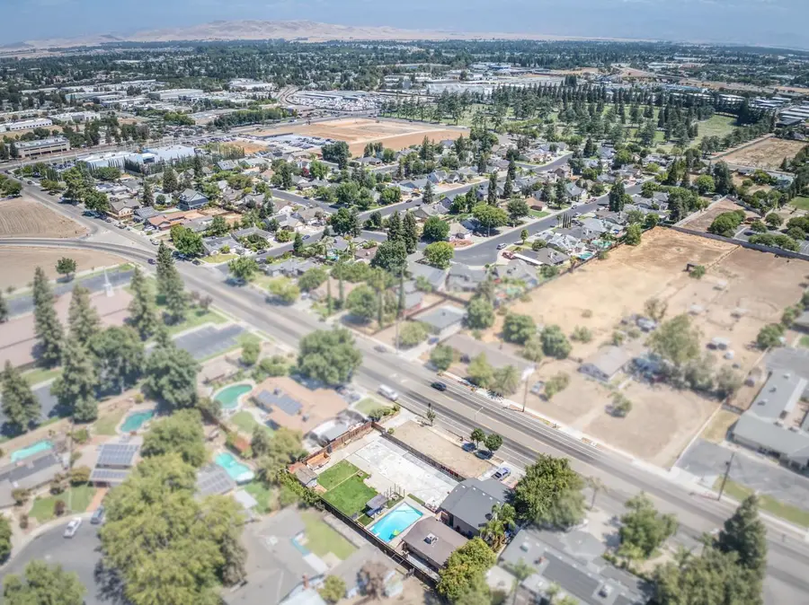 162 N Peach Avenue, Clovis, CA 93612 - #3