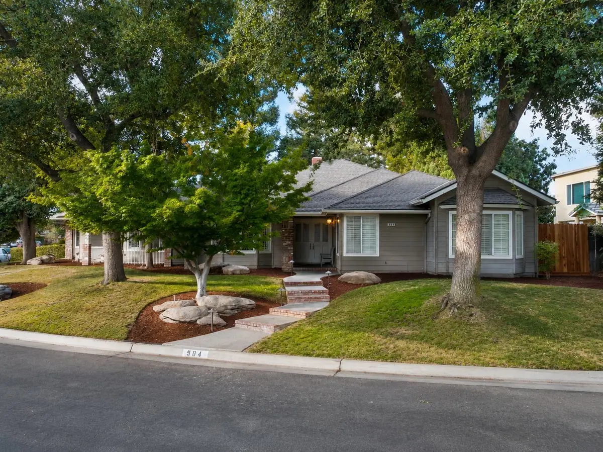 904 E Dartmouth Drive, Fresno, CA 93730 - #1
