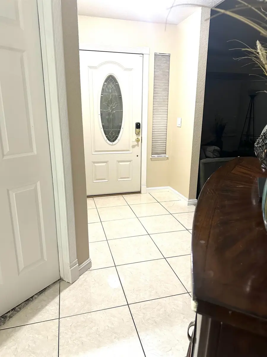 1183 W Glenn Court, Porterville, CA 93257 - #3