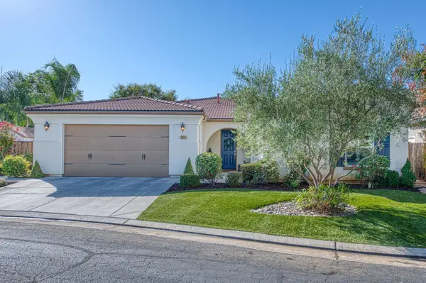 1825 N Paddington Lane, Clovis, CA 93619