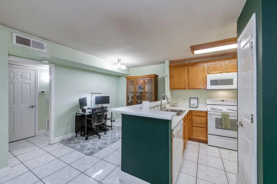 2909 Huntington Boulevard #145, Fresno, CA 93721 - #3