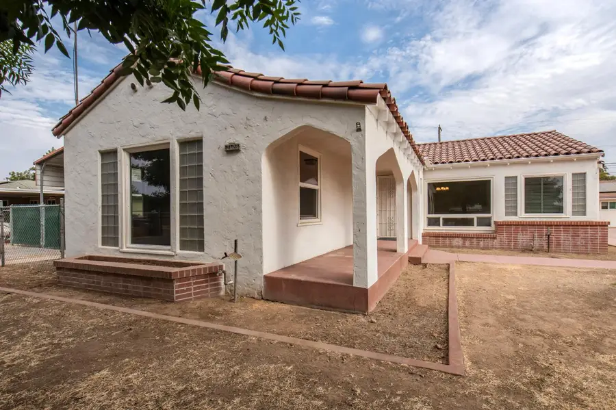 2126 W Hammond Avenue, Fresno, CA 93728 - #2