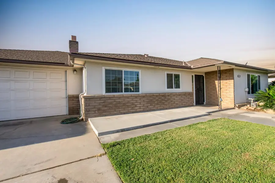 881 E Minarets Avenue, Fresno, CA 93720 - #2