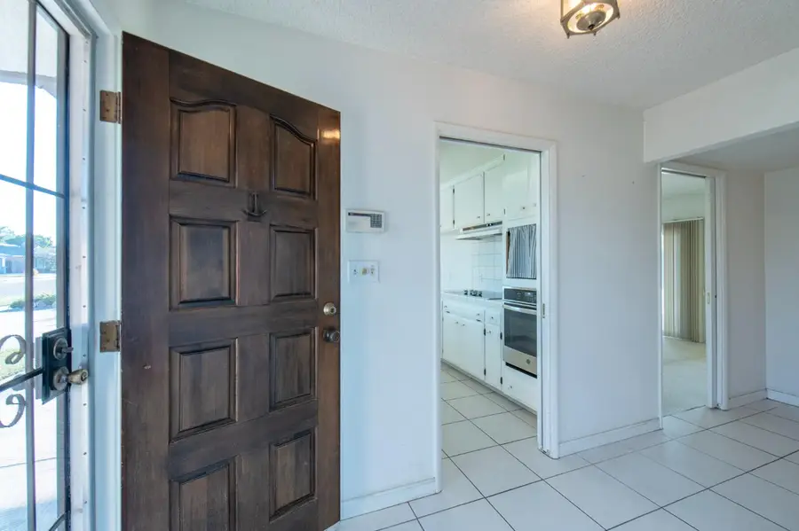 881 E Minarets Avenue, Fresno, CA 93720 - #3