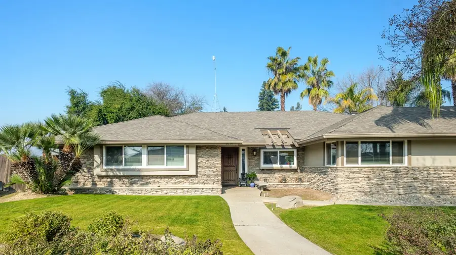 3030 Bonander Avenue, Kingsburg, CA 93631 - #3