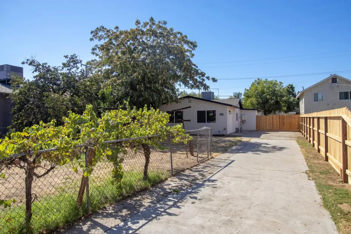 3052 E Lamona Avenue, Fresno, CA 93703 - #1
