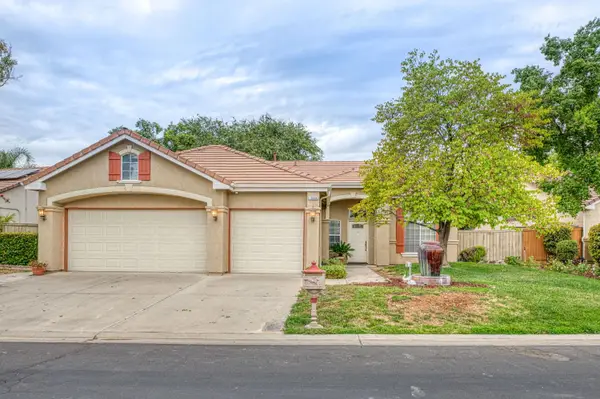 10588 E Fieldstone Avenue, Clovis, CA 93619