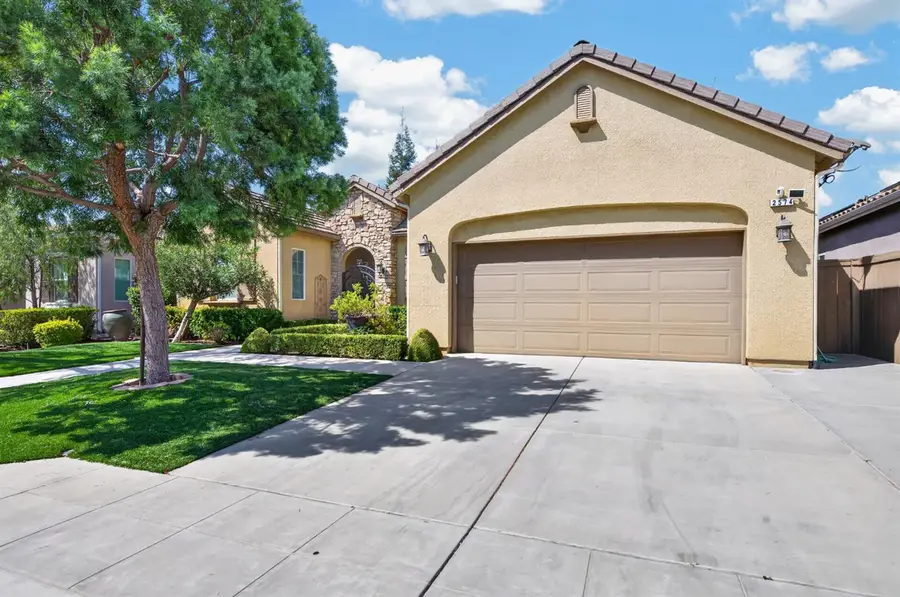 2574 E Utah Avenue, Fresno, CA 93720 - #3